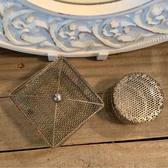 2 Vintage Metal Decorative Boxes~trinket box~Jewelry~farmhouse~Granny core - Picture 4 of 9